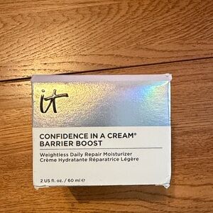 IT Cosmetics Confidence in a Cream - White and Silver Packaging